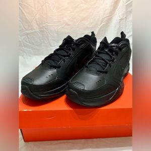 Nike Men's Air Monarch IV Cross Trainer (Size 11.5)